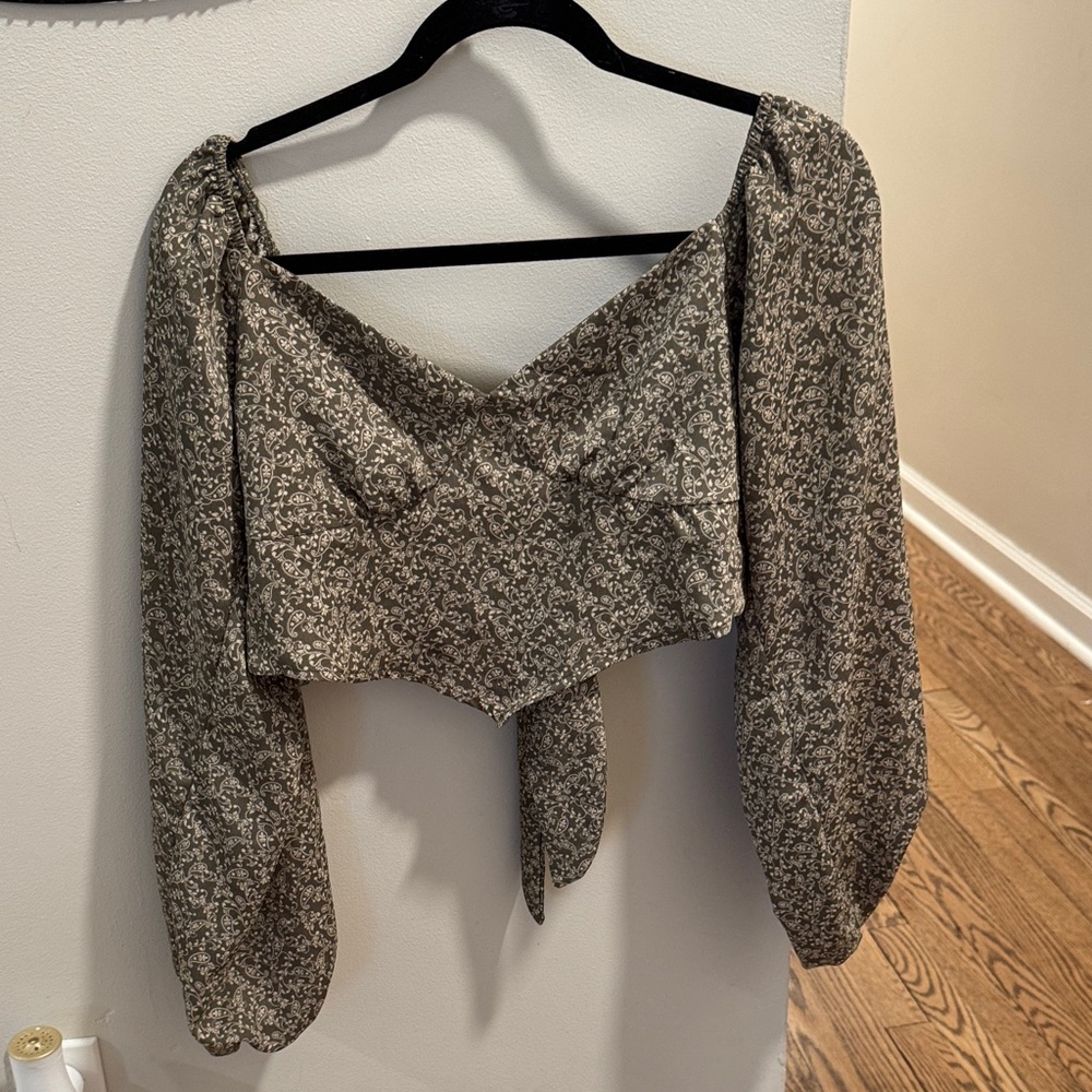 Le Lis Green and White Floral Blouse